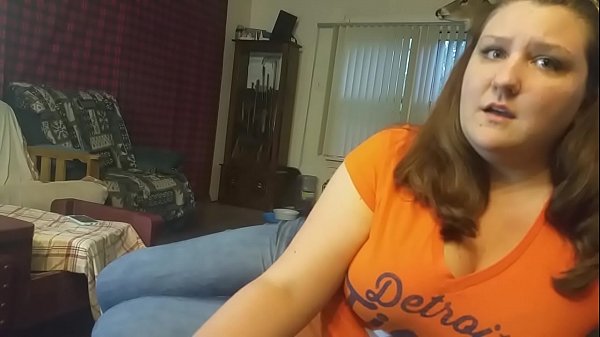 Chubby white girl sucking daddies cock