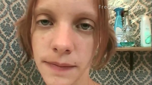 Hübsche heisse camel toe der Teeny wartet weit geöffnet von fetten steifen durch